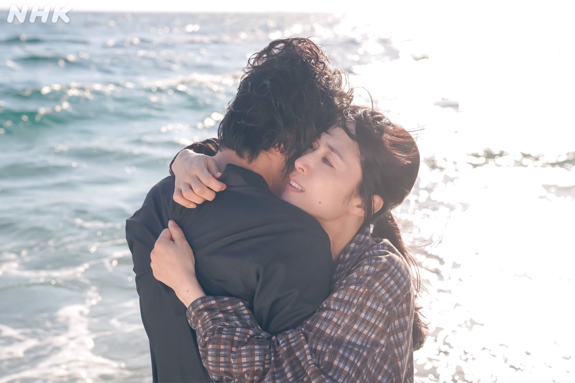 きんぴら 本日のきゅんポイントは海のなかでジョーとるいが抱き合う身長差からのジョーが崩れ落ちてるいの胸で泣く逆身長差でした カムカム オダギリジョー T Co Jrvdv3h6oq Twitter