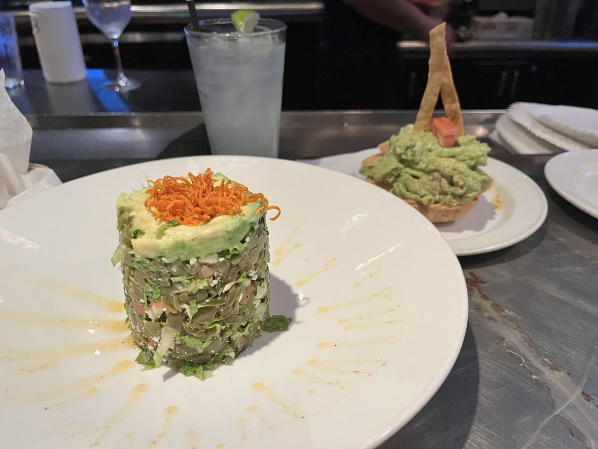 TeamGumball5's tweet photo. Shrimp & Nopalito Salad. #WhatsinArtiesMouth Not Steak Night Edition π. #HealthyEating #WifeEffect https://t.co/Y0oGL807WH