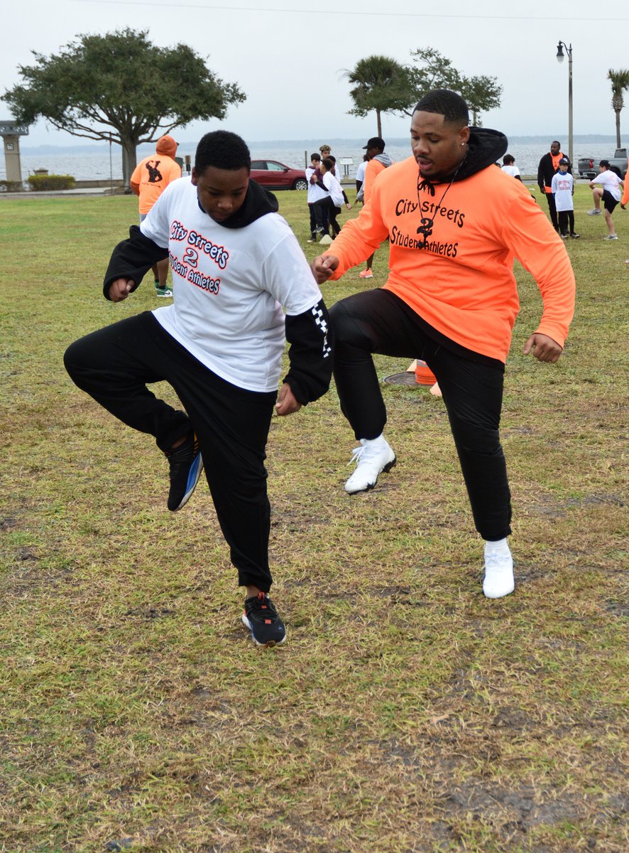Big thanks to Dexter Moore for traveling to Sanford, FL and putting in that work. Once a leader, always a leader. Continue to spread our Drug-Free message, we've got your back. <a href="/Dext_9/">Dexter Moore</a> #DrugFreeDontTryMe