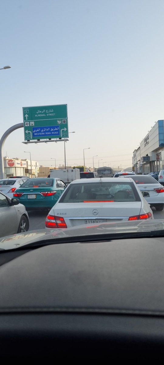 يامرورنا العزيز <a href="/eMoroor/">المرور السعودي</a> شوفوا لنا حل بزحمه لبن . في غياب من الدوريات والتنظيم .... 

<a href="/Ruh_Rd/">طرق الرياض</a>