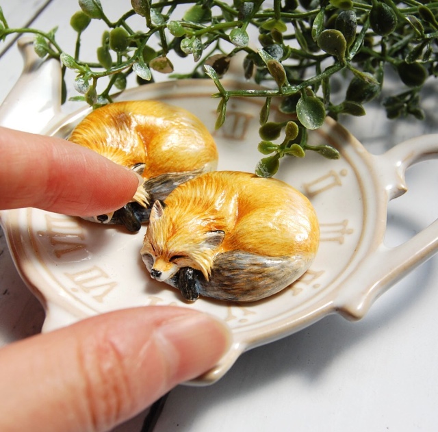 イヌ科好きな作者が石塑粘土で一から造形、アクリル絵の具で彩色してレリーフブローチを作成しています。
リボンと椿のたぬきブローチ再販致しました！

販売品はminne、Creema にて。
minne→ ow.ly/QtmZ30s8kw7
creema→ ow.ly/juJ730s8kw8…

<a href="/Lupopo_cafe/">*LUPOPO cafe&gallery* 三軒茶屋の糖質オフのケーキ専門カフェとハンドメイドのお店</a>様ありがとうございます。