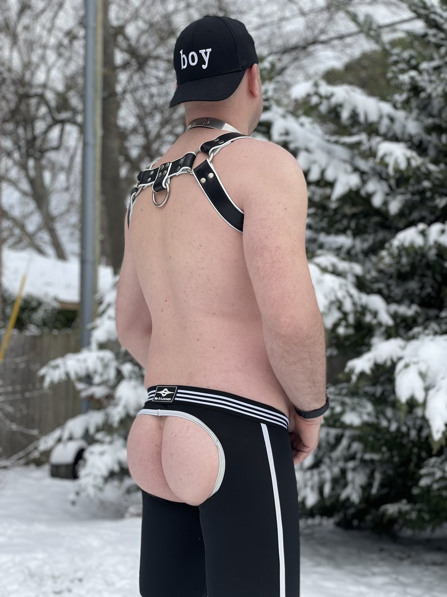 boymatt1983's tweet photo. ❄️❄️❄️ When the snow comes the boys got to play ❄️❄️❄️ #teamlocked #submissive #malechastity #pupside #woof https://t.co/taNrTnUQW0