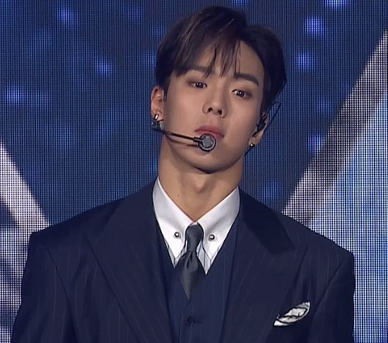 bigmonstas's tweet photo. i just... i think he's insane. like, how shownu. how are you real #셔누 https://t.co/PBPEfEKv0d