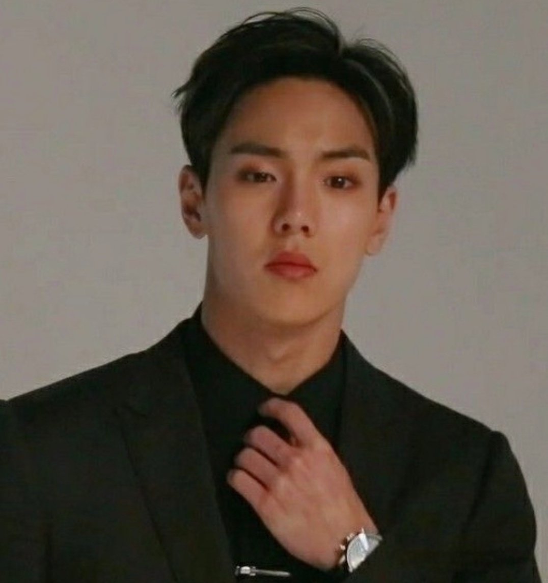 bigmonstas's tweet photo. i just... i think he's insane. like, how shownu. how are you real #셔누 https://t.co/PBPEfEKv0d