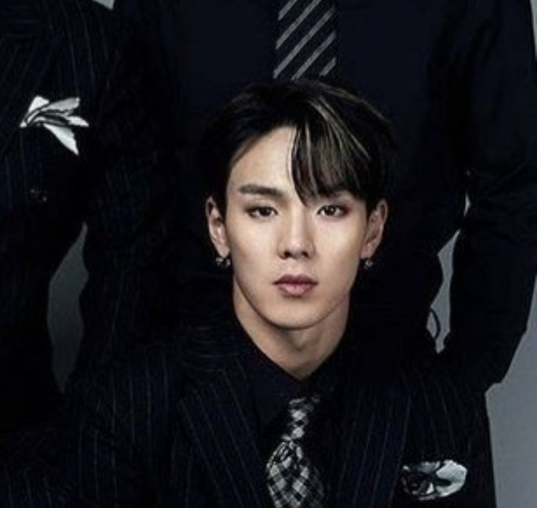 bigmonstas's tweet photo. i just... i think he's insane. like, how shownu. how are you real #셔누 https://t.co/PBPEfEKv0d