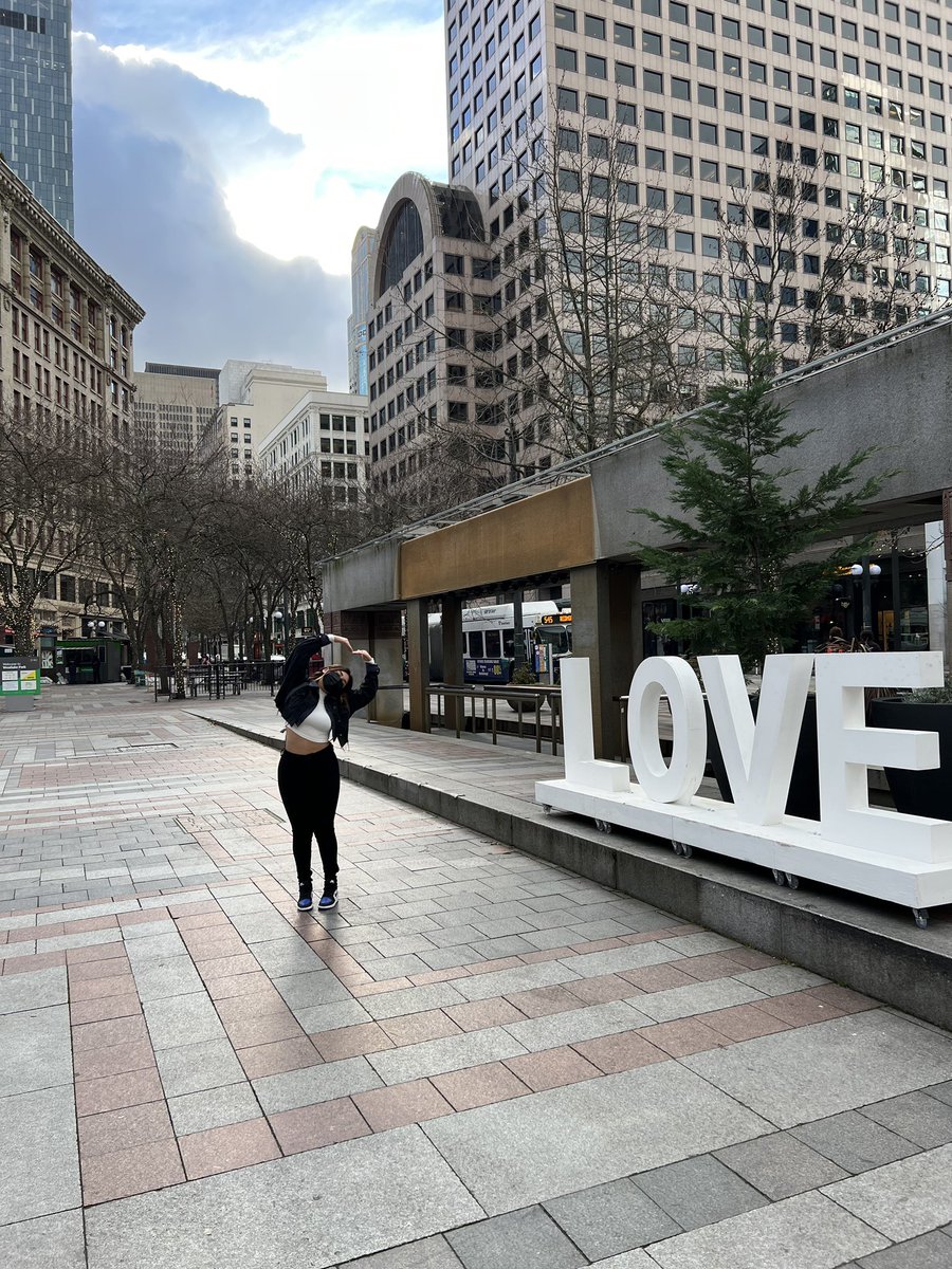 vanessafresaa's tweet photo. Just me and you in the city ✨ https://t.co/D884M9mr6e