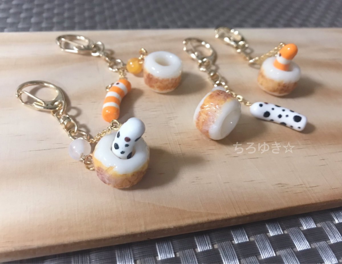 uq9nd's tweet photo. 樹脂粘土で動物と食べ物のコラボした作品を制作しております。手にした方が笑顔になって下さる作品作りを目指しております。

委託先
 @hakomittsu 様
@Queue_de_cle 様

～2/1 #きらめきめると ルクアイーレ様
2/16～3/2 #からほりらへん 東急ハンズ梅田店様

  thanks @Lupopo_cafe 様 https://t.co/Ym3jehNUw0