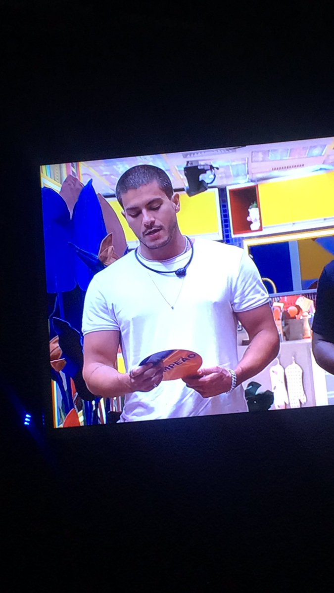 LavisSousa's tweet photo. Depois q falaram do farol de Arthur, não consigo não prestar atenção kkkkkk #bbb2022 #discordia #BBBNoGloboplay #BBBB22 #arthuraguiar #jogodadiscordia #bbb https://t.co/PjNAqohPzc