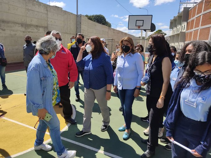 GrauG13's tweet photo. #Caracas🏫| Cumpliendo con el vértice “Mi Escuela Bella” del Plan Victoria Bicentenaria. La Min. @_LaAvanzadora entregó totalmente rehabilitada la UEN Leopoldo Aguerrevere.

@RosangelaOrozco
@DanielCustodio3
@ZonaEducativaDC

#LaCovidNoEsJuego https://t.co/csFhELpMyF