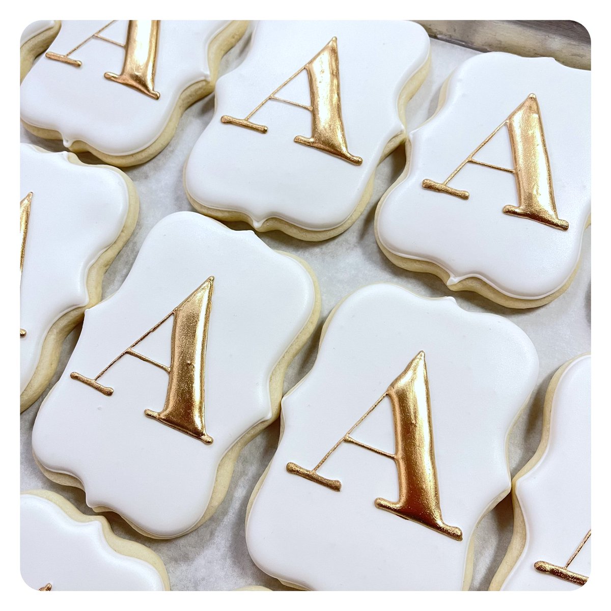 LillyMagillys's tweet photo. Might just be our new favorite monogram cookie we have ever made! https://t.co/aSS4OeDfYj