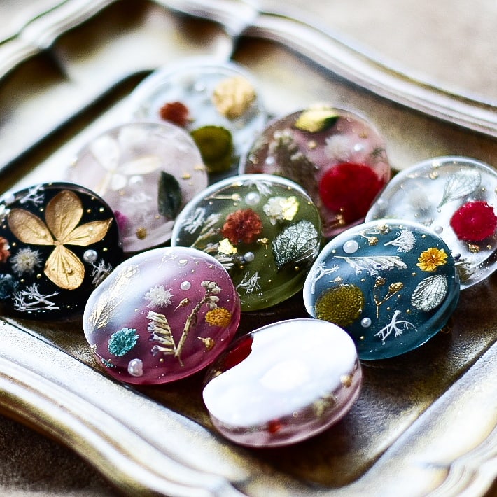 古着やアンティークな
お洋服に合わせたい✨
ドライフラワーを閉じ込めた
レジンアクセサリーを
つくっています🥰

minne.com/@kanakana0720

Instagram.com/espoir.handmade

山口県での
イベントを中心に活動中☺️

いつも素敵な企画を
ありがとうございます❣️

Thanks♡ <a href="/Lupopo_cafe/">*LUPOPO cafe&gallery* 三軒茶屋の糖質オフのケーキ専門カフェとハンドメイドのお店</a>