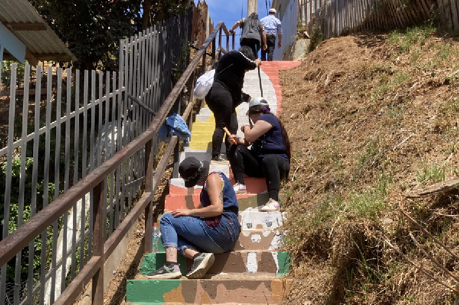 sitiodelsuceso's tweet photo. Vecinos de Forestal, Glorias Navales y Miraflores diseñaron y pintaron murales para dar nueva vida a espacios comunitarios. Detalles en https://t.co/mvMbYlpU4t https://t.co/SRuoCwvHR6
