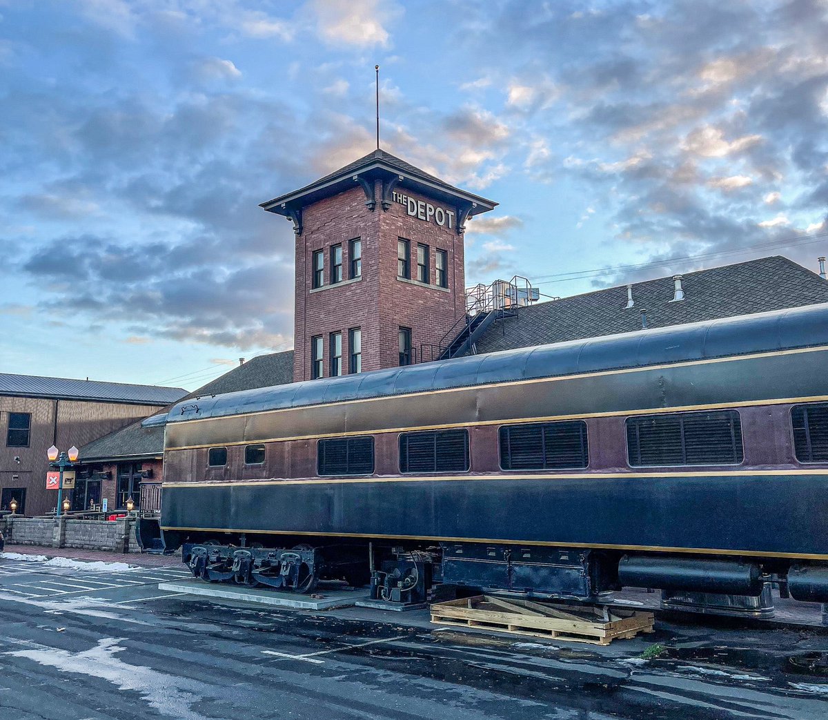 StephForrer's tweet image. Perfect sky over @WallaWallaSteak. 💙