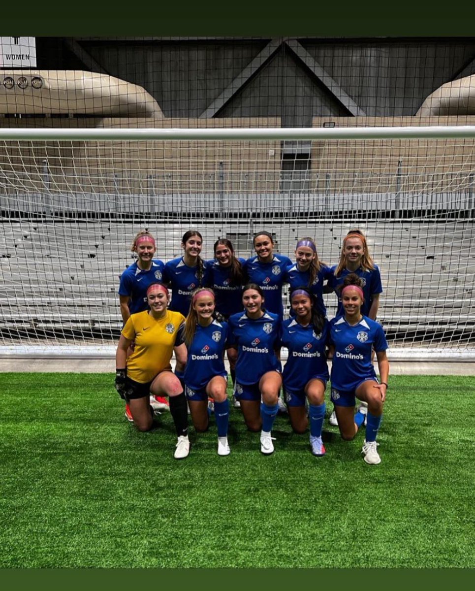 2006kcathletics's tweet image. Some of the girls volunteered to help out at the @UnitedCoaches  Convention. They had a blast, getting extra touches, and seeing some of what goes into being a Coach! @AddyRozycki @EmmyLint_2024 @anistencabantac @WoelkEmily #kcathletics #coachesconvention #kansascity