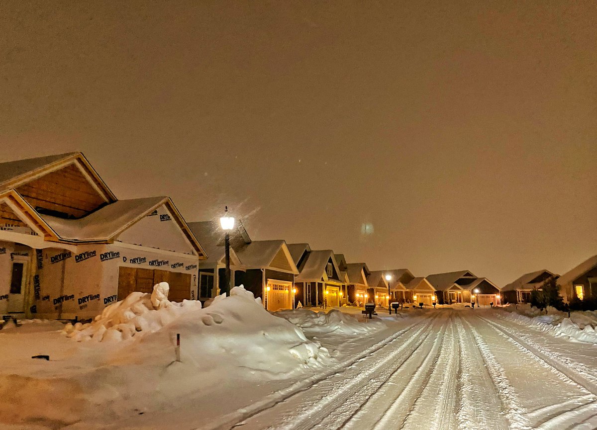 myVisaExpired's tweet photo. I honestly can’t get back to Texas sooner because this isn’t it, honestly, truly. 😭 I HATE DRIVING IN FUCKING SNOW. #2hourCommute https://t.co/aIeSa7zYS2