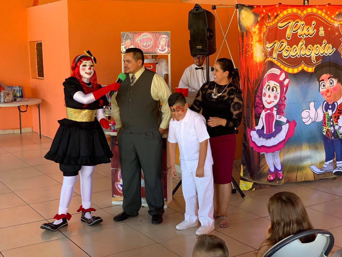 ingvalle1980's tweet photo. @PixiPayasita Excelente inicio y que Dios te siga llenando de su luz y que haya pixi para muchos años más, haciendo esa difícil labor de hacer reír, siempre con él y humor blanco bien llevado y que te caracteriza.
Saludos https://t.co/gzKbSSiy16