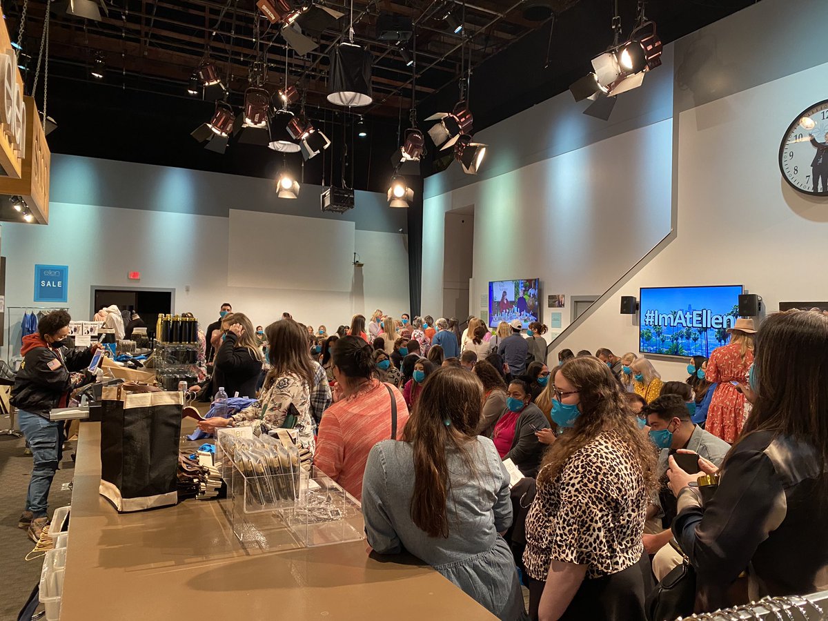 jenniferh2525's tweet photo. went to my favorite talk show today! and it was sadly my last time going, Iโm going to miss it so much. Iโve been going every almost season since season 5 and now itโs almost over after 19 seasons #imatellen @TheEllenShow ๐ https://t.co/fxn4vaukSy