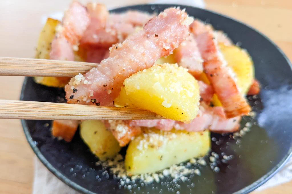 おつまみとしても、おかずとしてもぴったりそう！美味しそうな「ジャーマンポテト」のレシピ！