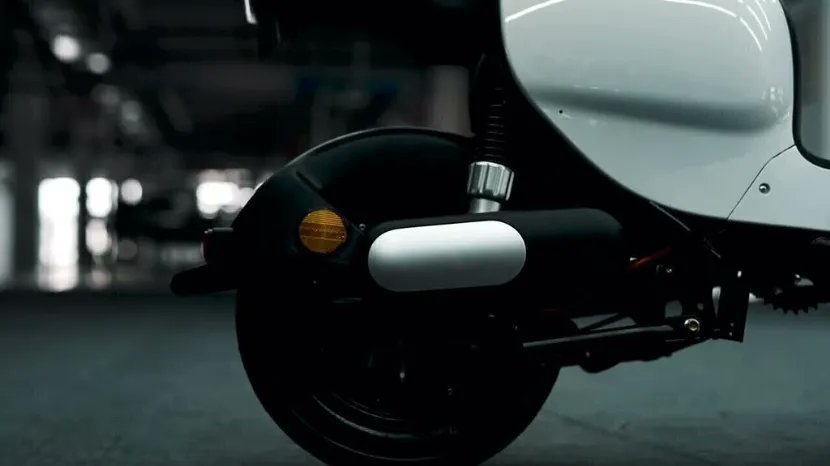 FINDERS_media's tweet photo. 10万円台からの #電動バイク入門 「LEVA05」。無充電で最大65km走行可能 https://t.co/ShGxjRZQkg https://t.co/NVwYn2joRU
