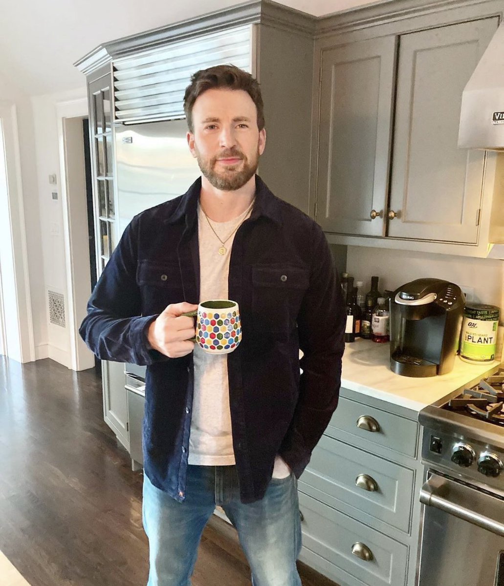 evansouvenir's tweet photo. CHRIS EVANS IS SO CUTE 🥺🥺 https://t.co/iFhjyCUAlj