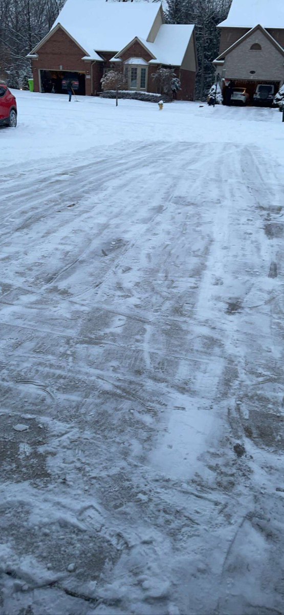 scandalis_ava's tweet photo. #randomactsofshoveling @MrsGedert https://t.co/5zq2ONJoth