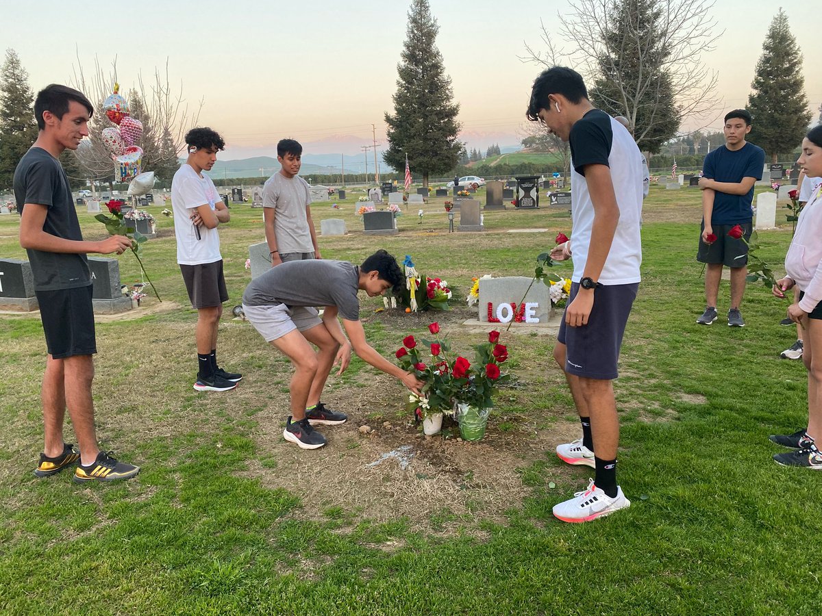 DrKerryCollins2's tweet photo. Lindsay Cardinals honoring their fallen Angel, Victor Cisneros, and dedicating the 2022 track season in his honor. The team plans to put together a charity fun run to raise funds to donate a decorated headstone on his grave site. Please join us. Details to come.#AlwaysRemembered https://t.co/sybAQ6zQu3