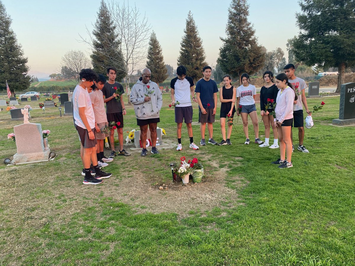 DrKerryCollins2's tweet photo. Lindsay Cardinals honoring their fallen Angel, Victor Cisneros, and dedicating the 2022 track season in his honor. The team plans to put together a charity fun run to raise funds to donate a decorated headstone on his grave site. Please join us. Details to come.#AlwaysRemembered https://t.co/sybAQ6zQu3