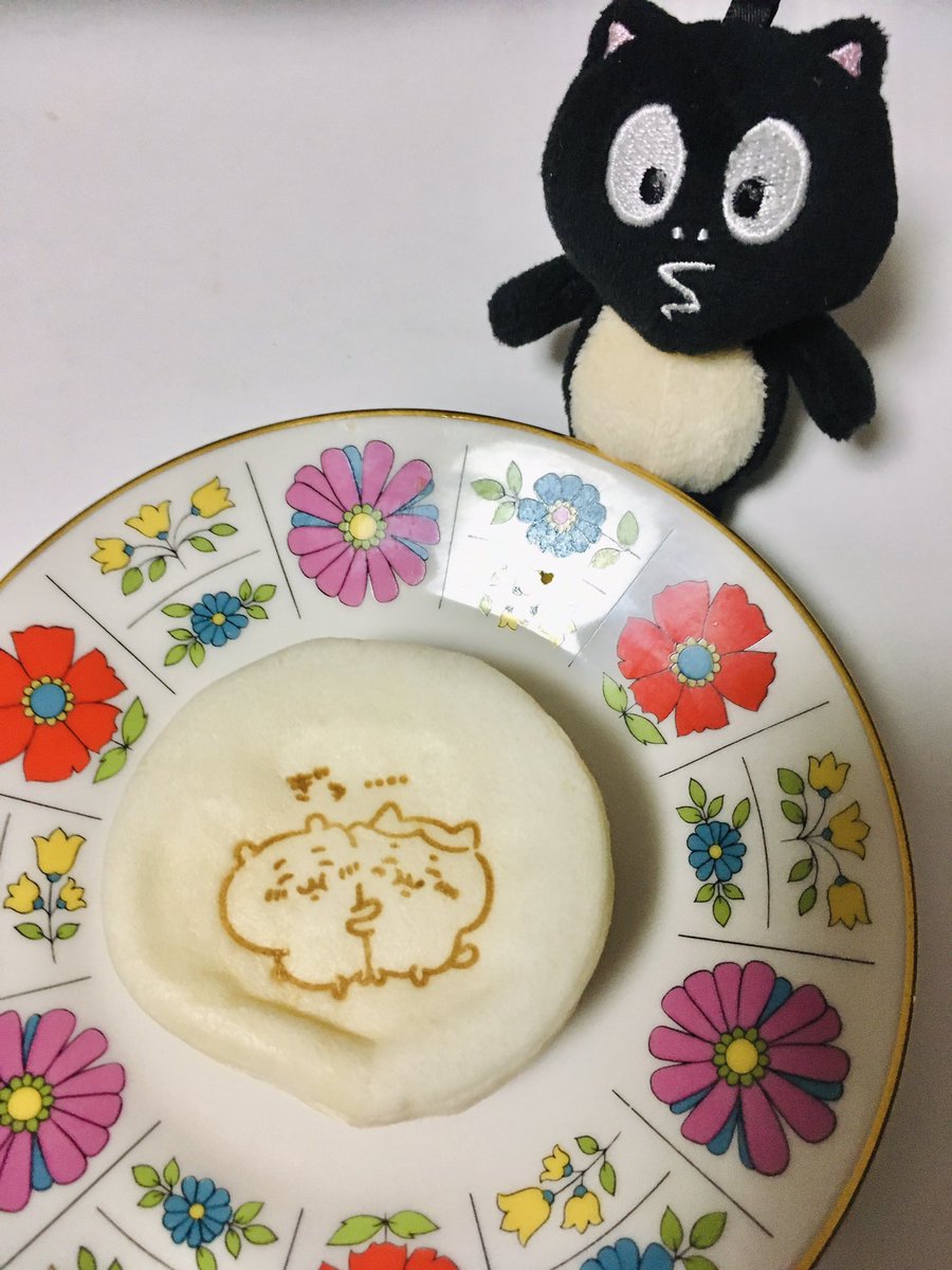 今日も、なんかおいしくてもちもちしたやつ!
ぎゅ…っとして可愛い2人💕

そして、よこからヤーッ😠😠 