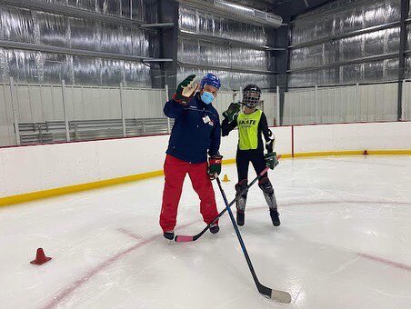 ChicagoHOYB's tweet photo. Another great week of skills and drills for Hockey On Your Block! Want to improve while having fun? Use the link in our bio to register for the next on ice class.
#hoyb #hockeyonyourblock #chicagoyouthfoundation https://t.co/BN9JvCtnnm