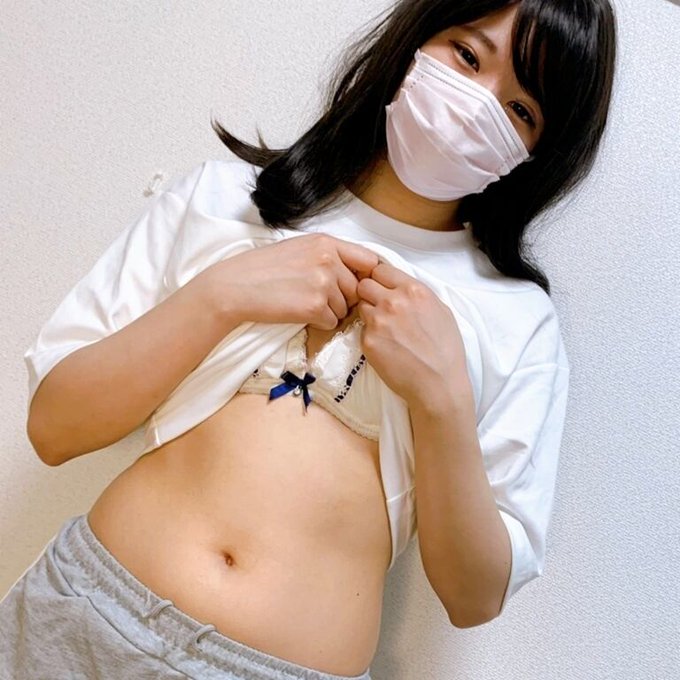 いいね300超えたら服脱いじゃいます💓 https://t.co/iedD1RU3f3