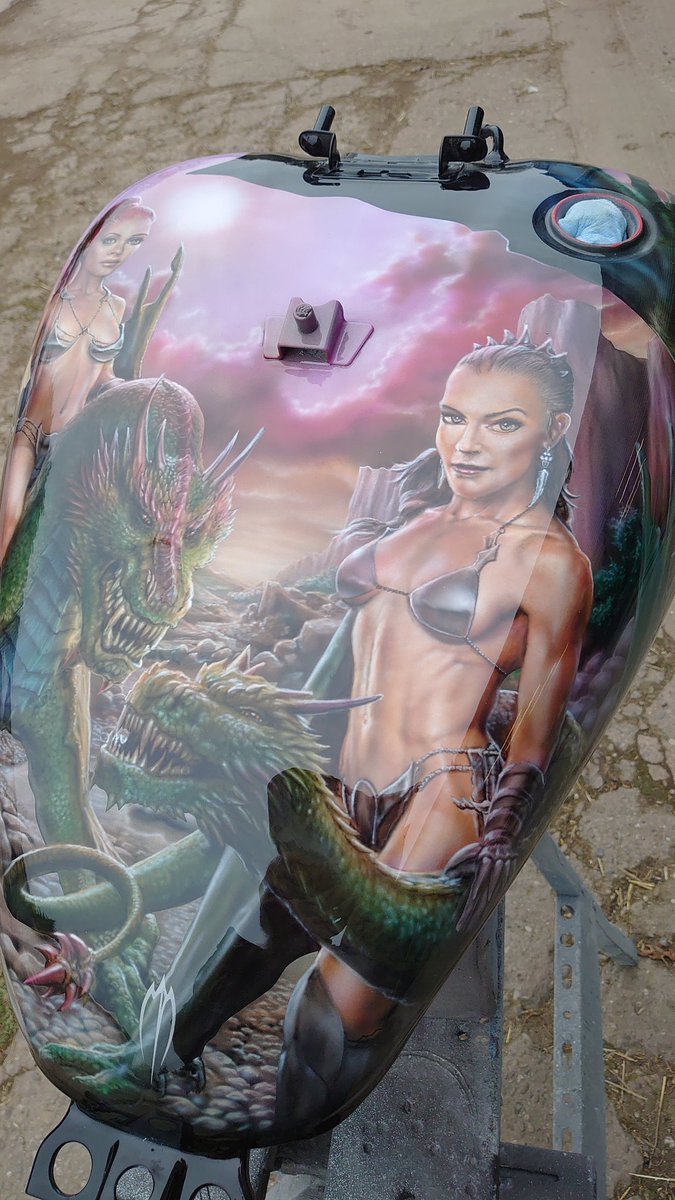 MDMachine's tweet image. Flexing my imagination muscles before the next larger job.
Kawasaki vn900 tank.
Facebook MDM art and custom paint