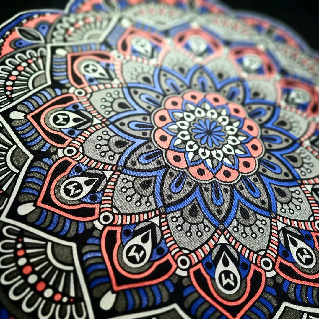 MagnaColours's tweet photo. Shining a light on reflective inks 🔦
There's a wide variety of reflective products in the MagnaPrint® range of water-based inks, all offering super soft handle, and of course, high-reflectivity through the use of micro-glass beads. ��
#magnacolours #imaginationink #waterbased https://t.co/EyqdX5I0SQ