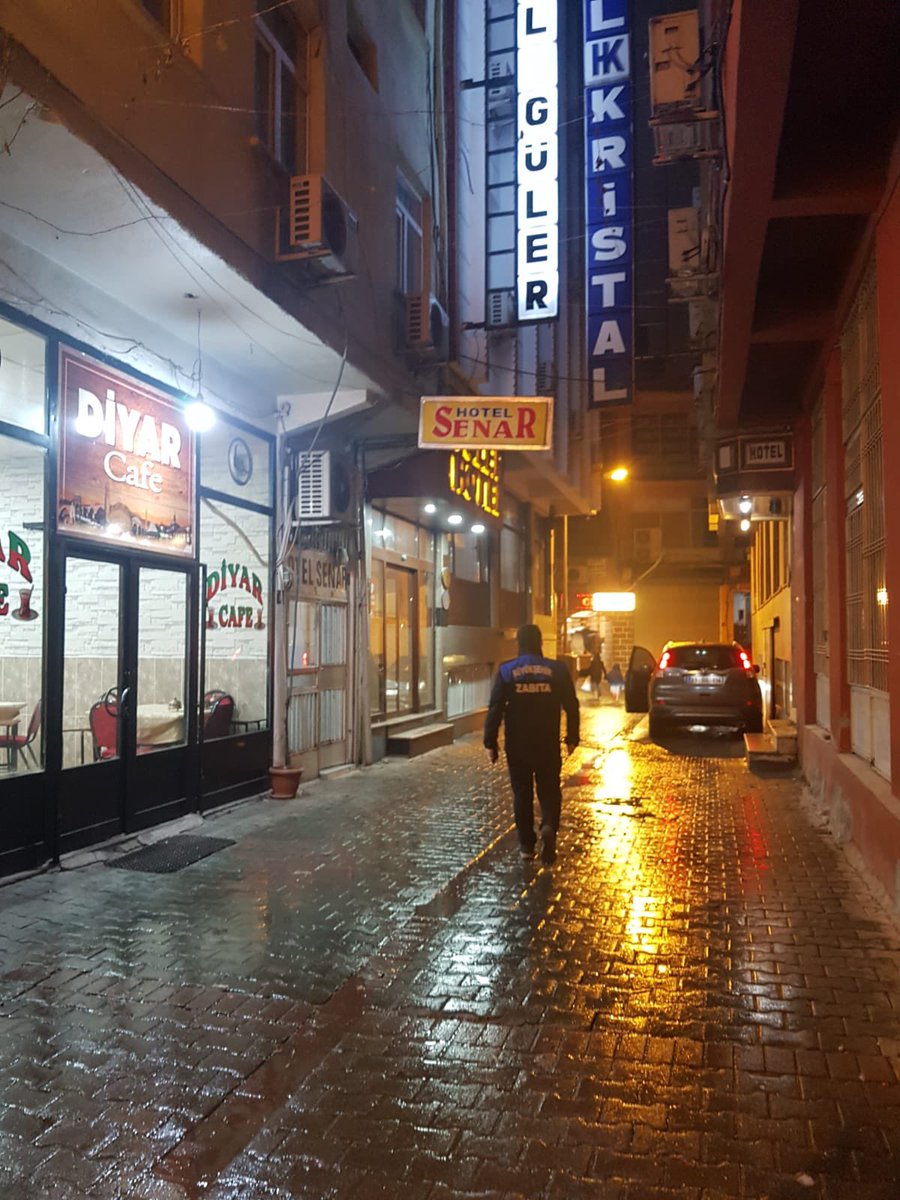 diyarbakirbld's tweet photo. Kimsenin dışarıda kalmasına gönlümüz razı değil.

❄️ Soğuk #kış günlerinde kimse üşümesin, dışarıda kalmasın diye;

İnsan odaklı sosyal belediyecilik anlayışı ile evsiz ve kimsesiz vatandaşlarımıza barınma imkanı sağlıyoruz.

Bir telefon kadar yakınız👇

☎️ ALO 153 https://t.co/a1odTjwA1p