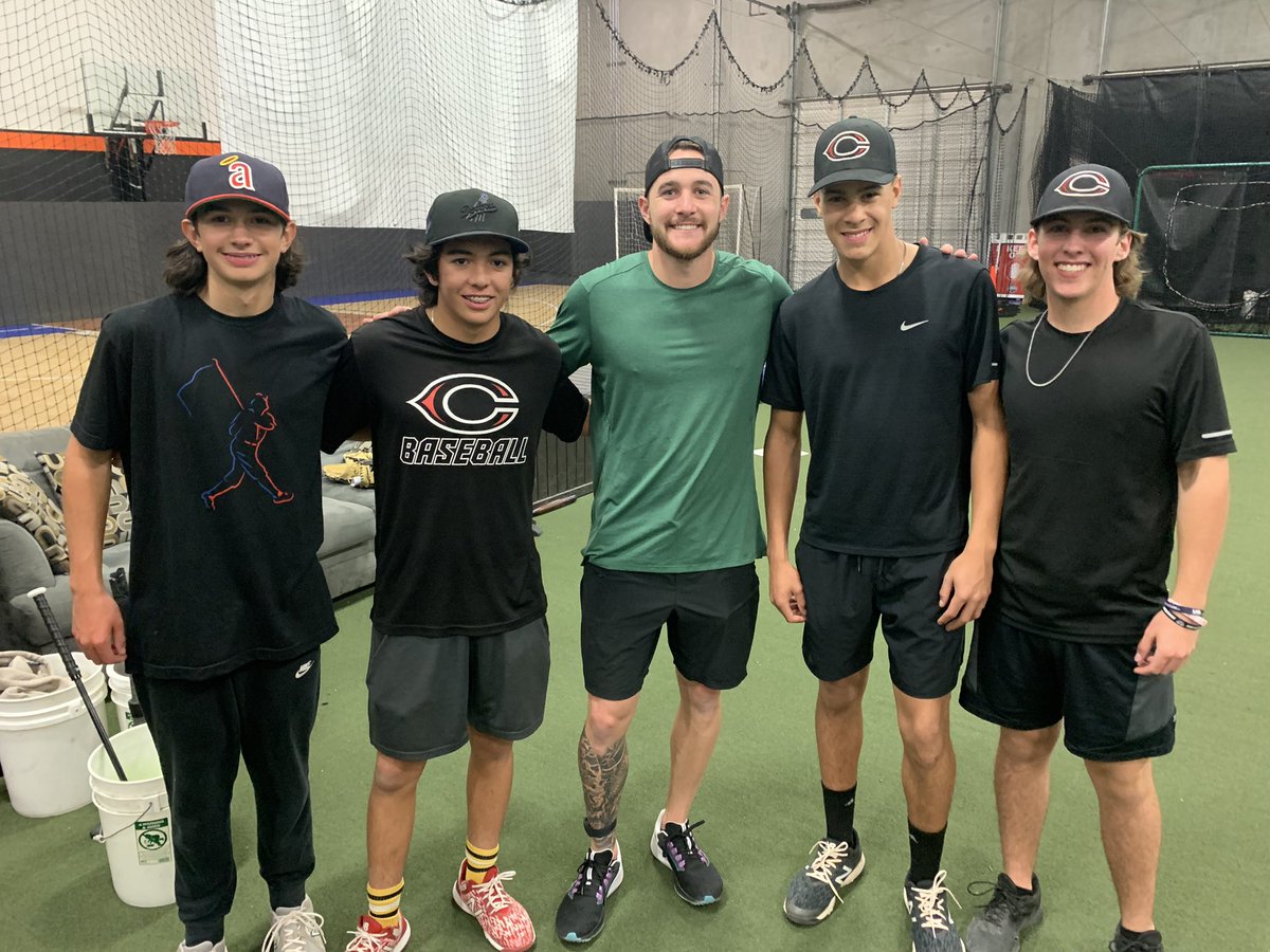 Cen10_baseball's tweet image. A few of our players were lucky enough to train at @T2_Training w/ Coach Joe Scott &amp;amp; @MLB @Brewers Top Prospect @briceturang13 #HuskieBaseball #Grind