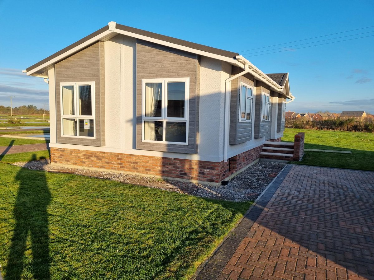 hayes_park's tweet photo. Is a park home your next move? Then this blog is for you.
Avoid the hassle of selling your property when buying a park home &amp; Achieve 100% Market Value and save £££'s with no Agent Fee's to pay https://t.co/7GMlSD43X3 https://t.co/jlbzz3nAkf