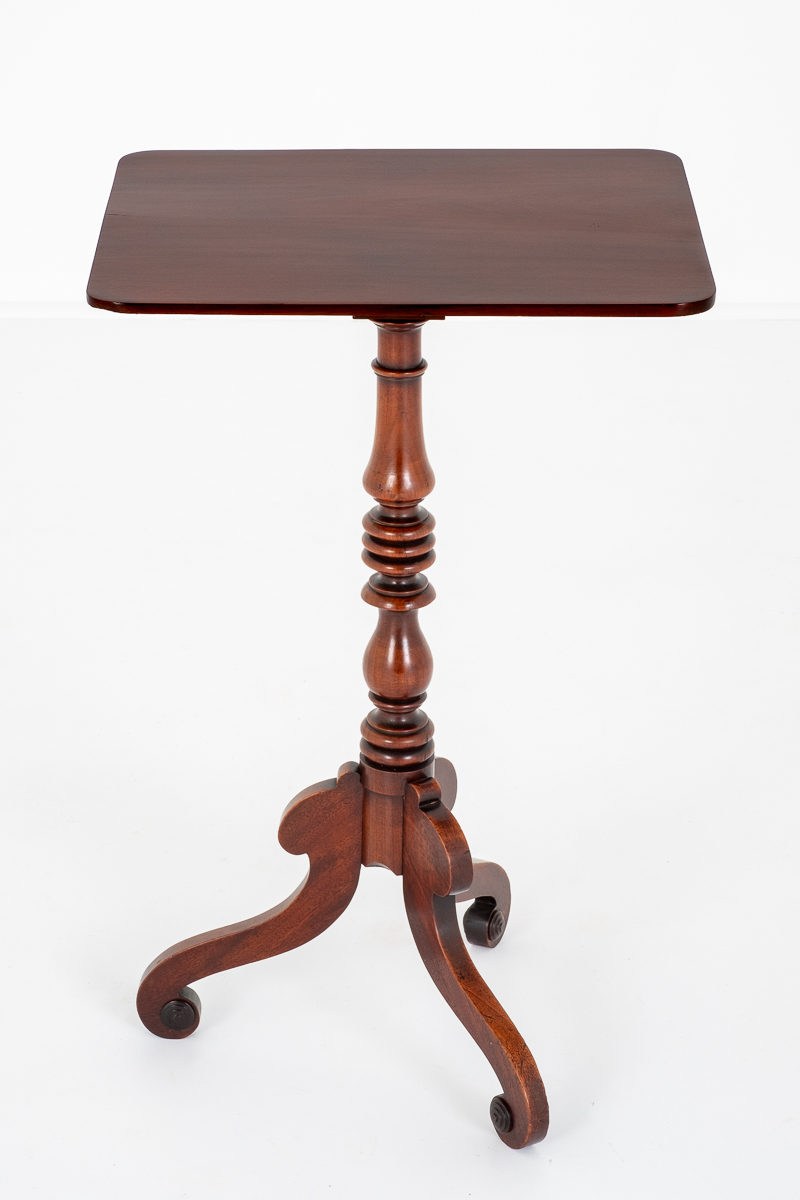PhilipHuntUK's tweet image. Pretty Mahogany Wine Table available from philiphuntantiques.co.uk #mahoganywinetable #winetable #occasionaltable #lamptable #antiquesandinteriors #antiquefurniture #antiquetable