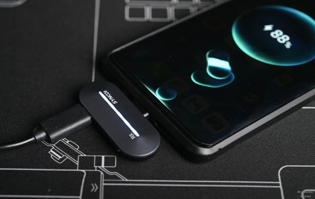 SYNCOJapan's tweet photo. ＃syncop1 に接続しているときでも、電話を充電できます⚡。これにより、モバイルコンテンツの作成者はいつでもどこでも録音できます。 😉
セットアップ：＃syncop1l +＃huaweip30pro
📸by@ photo_by_richard
🔎詳細：https://t.co/ftvs6Pfy6b https://t.co/zyXsypQNti