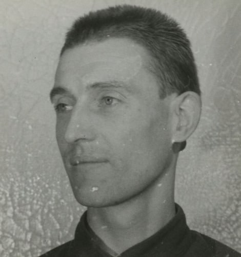 Nieuw artikel. 
Jacques Philippa kreeg na de oorlog de doodstraf, maar dook 29 jaar onder in zijn ouderlijk huis. Pas in 1974 werd hij gearresteerd. Het lid van de Bloedgroep Norg begon zijn moordlustige nazistische loopbaan in Zaandam, als NSB-hopman. meitotmei.nl/zoldernazi-jac…