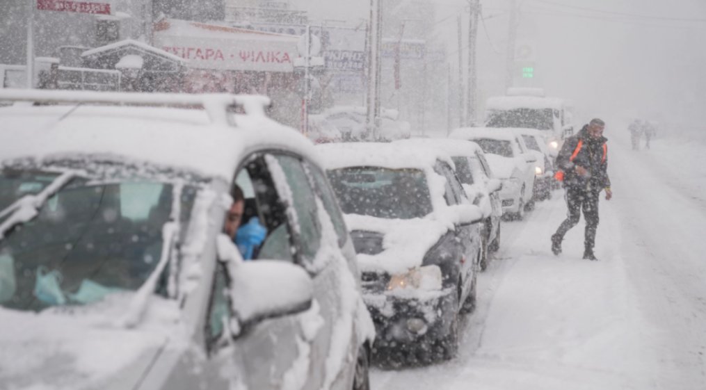 AJEnglish's tweet photo. “The height of the snow is unprecedented in some areas.”

Snow blanketed most of Turkey and Greece, including several Aegean islands — in pictures https://t.co/s2AEacMeeG https://t.co/spkZajjKUo