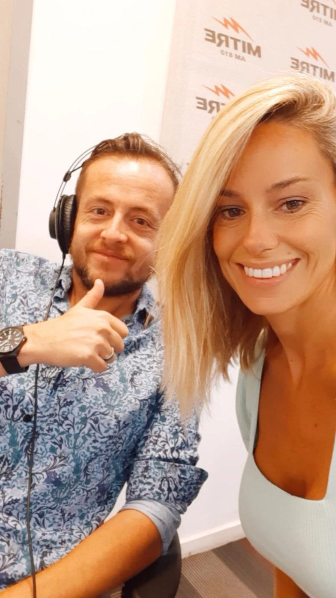 leoguevara80's tweet photo. #AHORA #Aire 🎙🎧📻 #AireDeNoticias otra madrugada repleta de noticias desde las 5 en @radiomitrecba despertamos a los oyentes hasta las 6 con @lucreciacarbal3 @DanielC45237005 @gatejeda #Martes ⏰ BuenDia!!! https://t.co/7wIYTpB44T