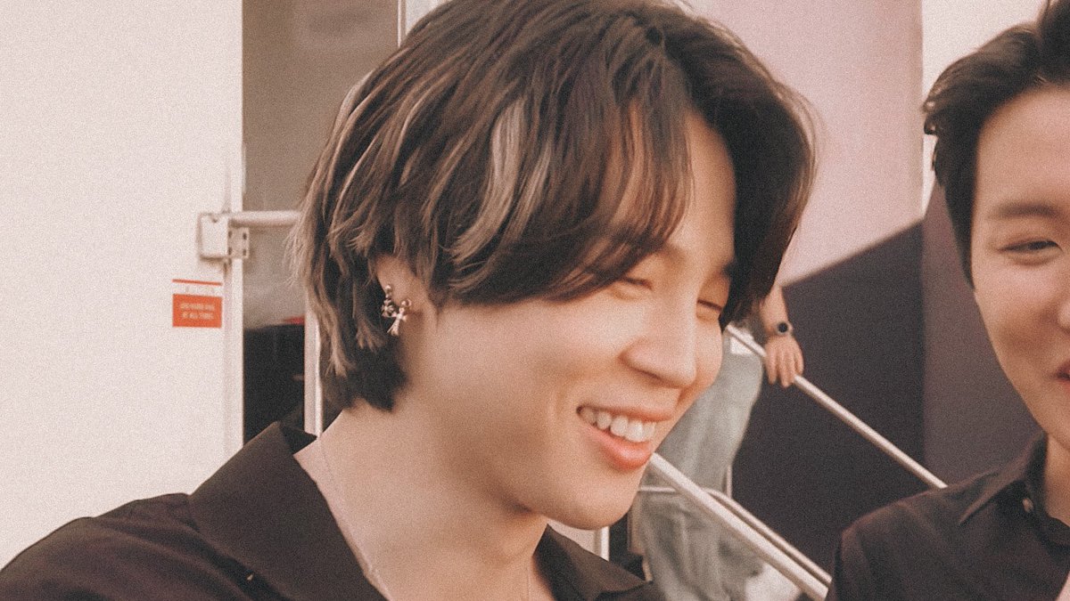 JMVfiilms's tweet photo. h^^py jimin https://t.co/iLYFhxuiol
