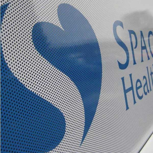 Greatk2Sales1's tweet image. One Way Vision provides a graphic image to the outside while still allowing visibility to the exterior from the interior. You can see out, but viewers on the outside only see your graphic.
#onewayvisionfilm #perforatedfilm
greatk2.com/window-graphic…