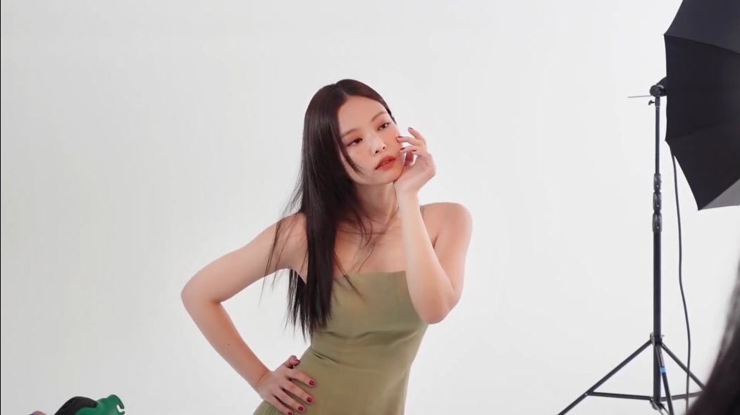 jenternal's tweet photo. jennie kim, the prettiest woman. https://t.co/MTRvyyaLBZ