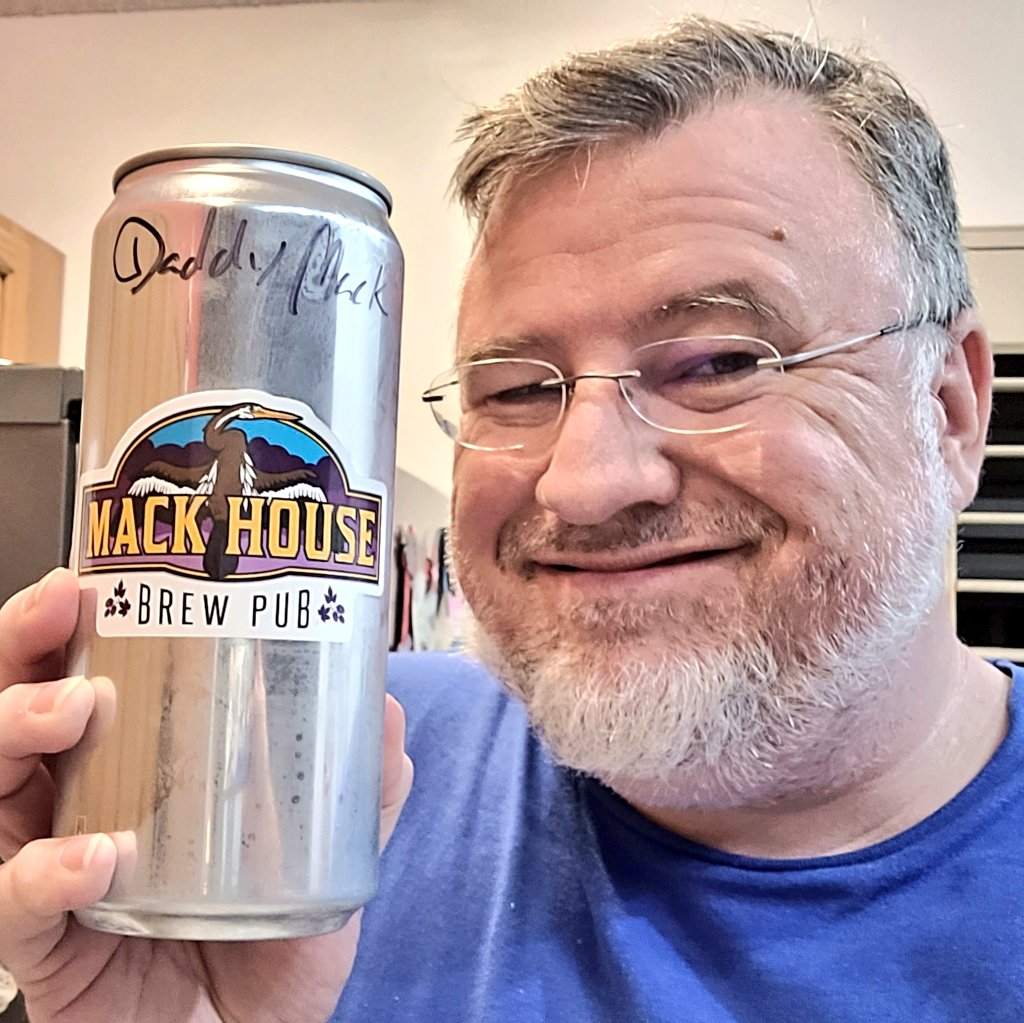 MiKeMcDnet's tweet photo. #DaddyMack #DIPA from the Mack House... A #crowler is a #beer #can for those who aren't afraid to REALLY ENJOY what they drink.
Happy #BeerCanAppreciationDay, @Untappd
@MackHouseDavie https://t.co/6vK3Iy5wfz