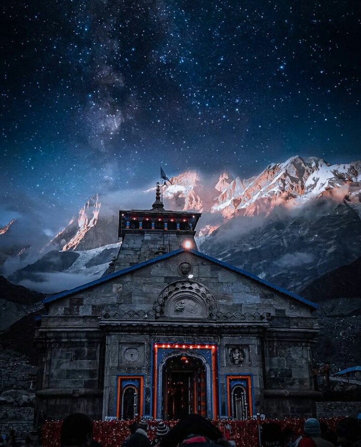 ParasAsati18's tweet photo. ....तमन्ना है मरने से पहले
 यह मंजर नसीब हो..
#bholenath 
#Kedarnath 
#jaybhole 
जय हो भोले की🚩🙏 https://t.co/0TI6OO0vH5
