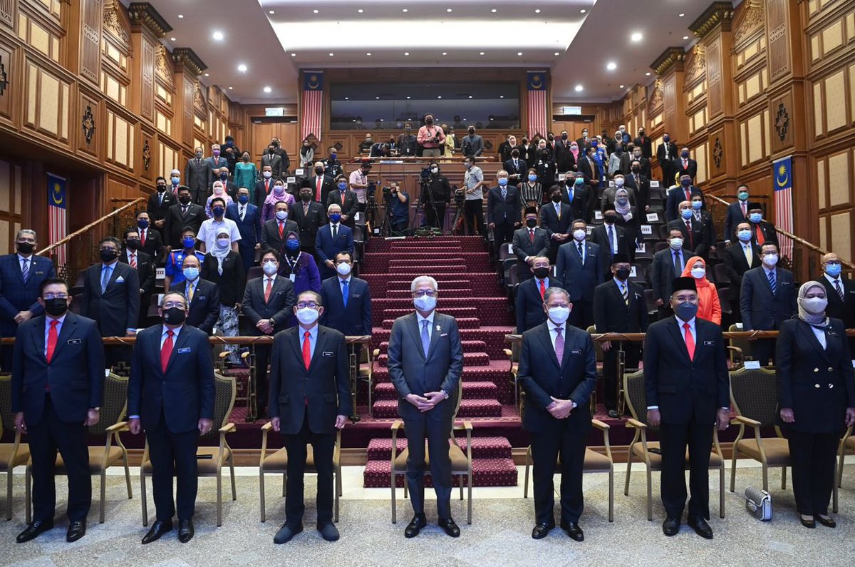 IsmailSabri60's tweet photo. Warga JPM perlu menghayati dan mempromosikan konsep Keluarga Malaysia kepada seluruh rakyat Malaysia. 

Harapan saya ialah kita semua dapat menjalankan tugas dengan jujur dan penuh integriti kerana seluruh mata tertumpu kepada JPM terutama membabitkan dasar negara. https://t.co/obTN9Zf6zP