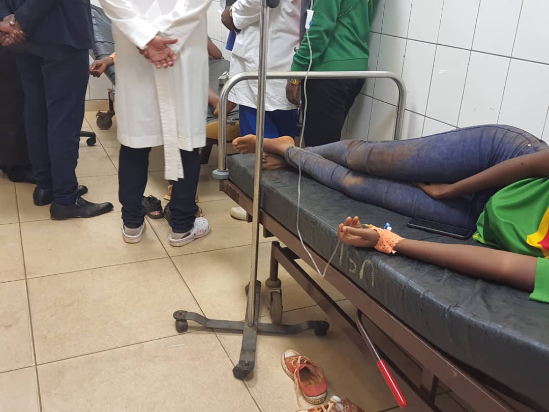 MinsanteCMR's tweet photo. Incident d´Olembe: le Minsante fait en ce moment le tour des formations sanitaires mobilisées pour la prise en charge des victimes.  Le Gouvernement mobilisé aux côtés de la CAF apportera plus de détails sur cet incident malheureux. https://t.co/EyhGZa8ncp