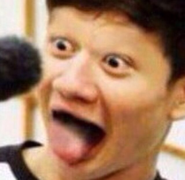 Happy birthday to calum hood, here s two cursed photos of you : D 