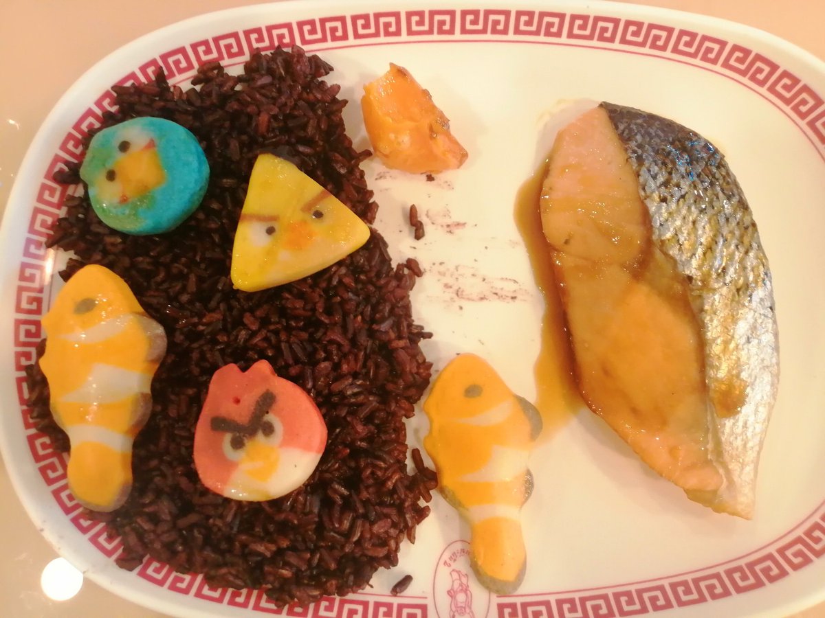 tanaiwirat's tweet photo. ��ม่มีอะไรที่ ทนายไทย ทำไม่ได้ ขอบคุณเหล่าการ์ตูนทั้งหลายที่กลายมาเป็นอาหารให้ลูกสาว ในวันที่คุณแม่ไปทำงานต่างจังหวัด https://t.co/Oo2RdkvFOk https://t.co/ESNpwp72QD