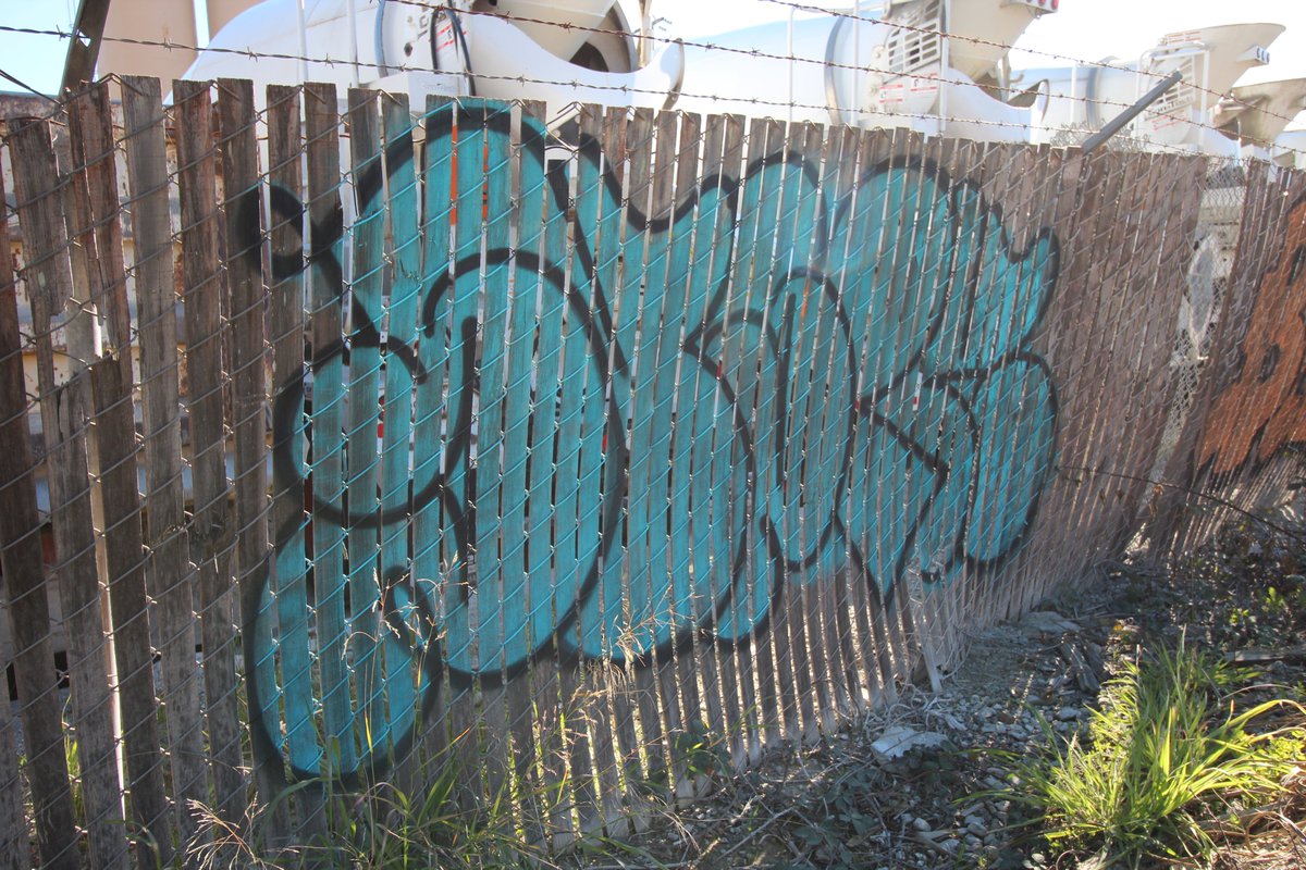 andrewgarland01's tweet photo. [Unknown]
Cement Factory Railroad Tracks, Santa Cruz, CA. #graffiti #graffitiart #streetart #Throwup #Throwies #Santacruz 831 #tracks https://t.co/0JaUxWQRgW